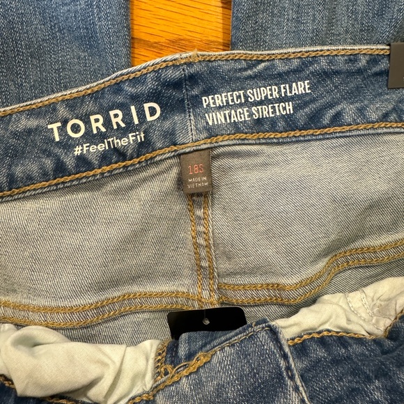 NWT Size 18 Torrid Flare Jeans - Picture 4 of 7